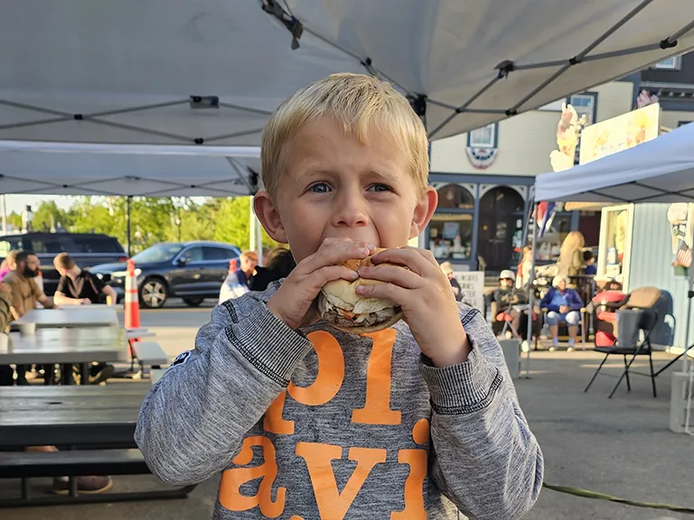 Kid eating Cheeseburger